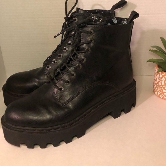 LAMODA Black Leather Platform Boots - Picture 3 of 16